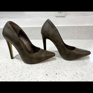 Michael Antonio Lamiss Olive Pump 7